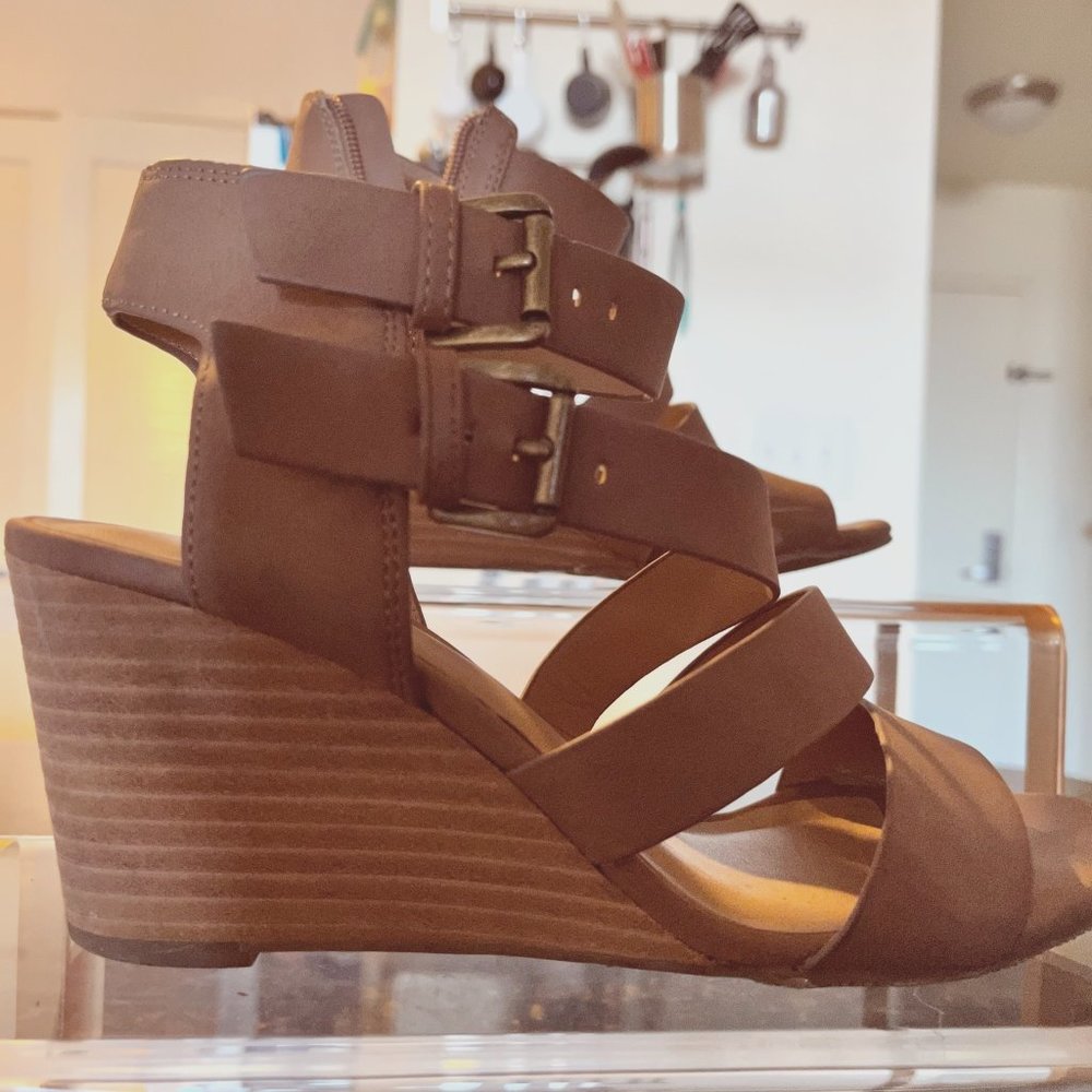 CROWN VINTAGE STRAPPY WEDGE SANDAL TAN/NUDE LEATHER